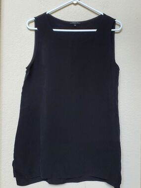 Lafayette 148 New York Black 100% Silk Sleeveless Scoop Neck Tank.  Size Large